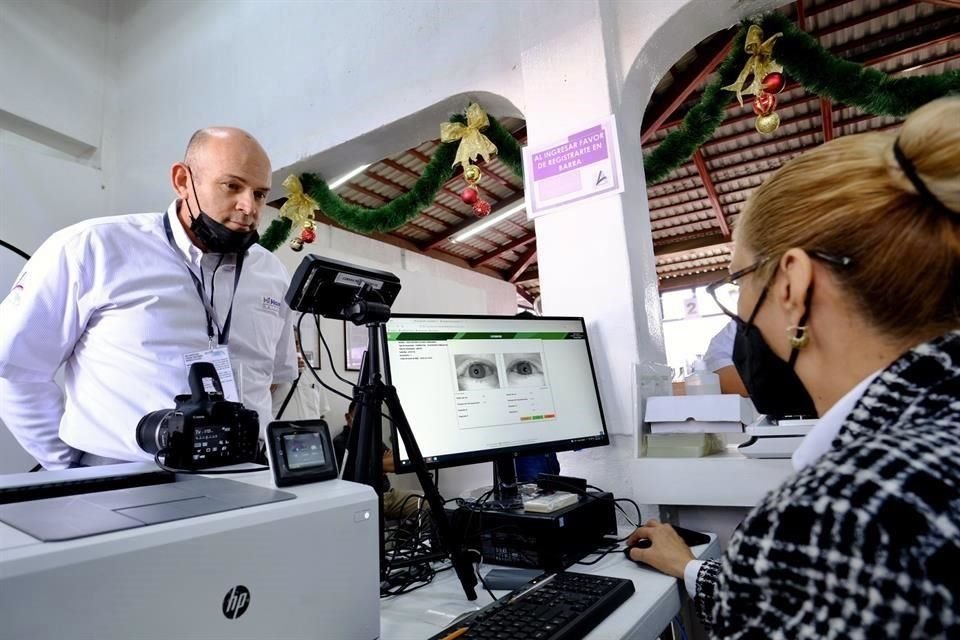 Los choferes fueron evaluados y posteriormente recibieron su gaffete oficial que los acredita como operadores del nuevo BRT.