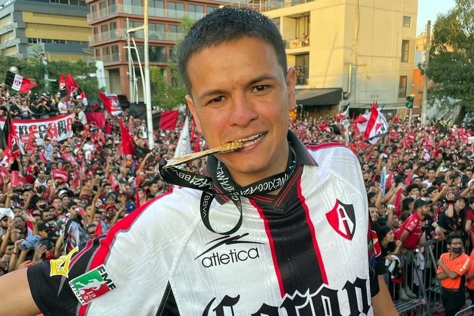 Jah Fabio convoca a fans del Atlas para su nuevo video.