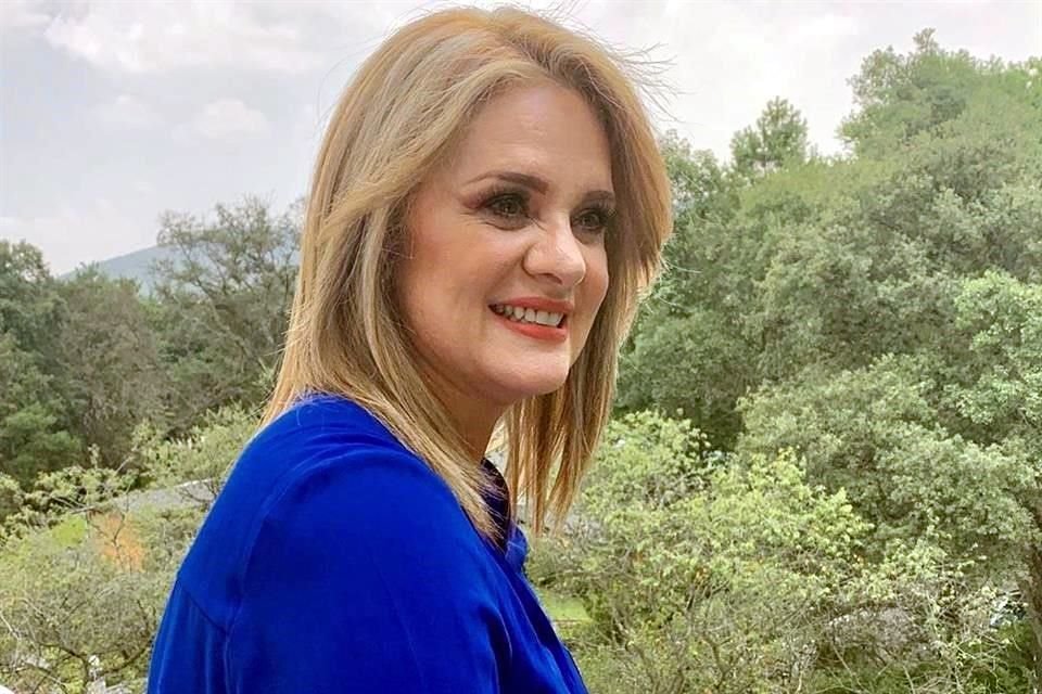 La actriz Erika Buenfil compartió en redes que dio positivo a Covid-19; la critican por promover una marca de pruebas de antígenos.