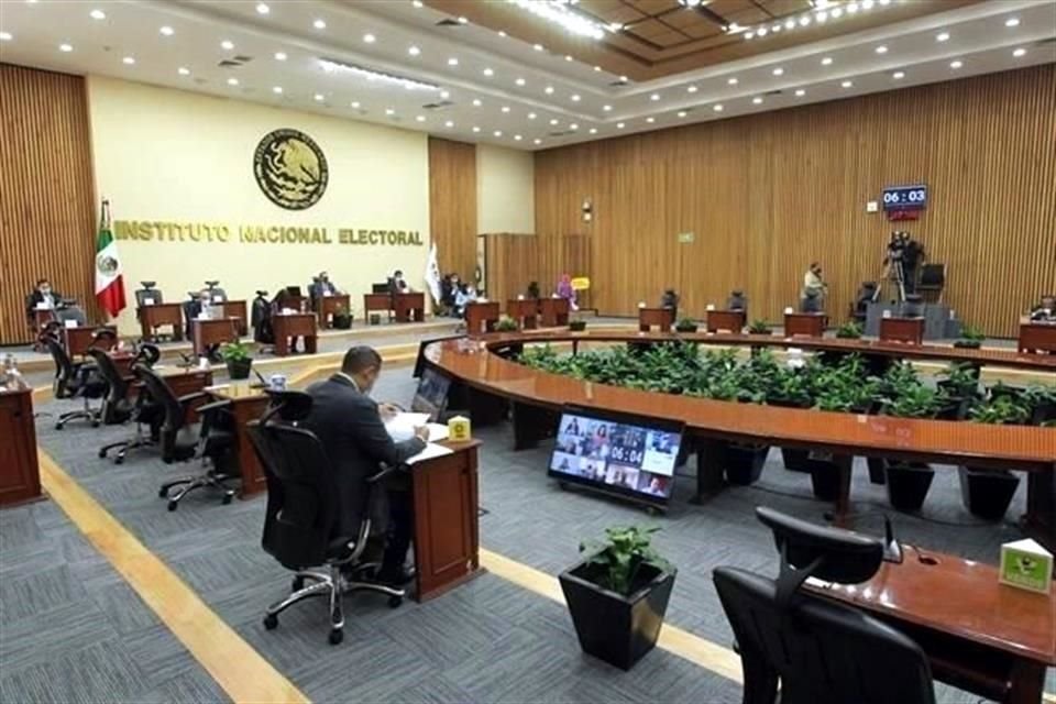 De cara a la revocación, el INE estableció que del 4 de febrero al 10 de abril la propaganda gubernamental en tres niveles deberá suspenderse.