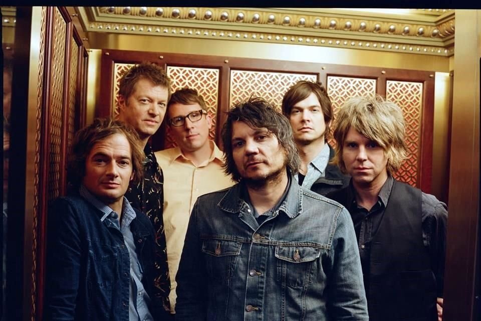 La banda Wilco está siendo criticada por fans por seguir con los planes de presentarse en un festival de música en la Riviera Maya.