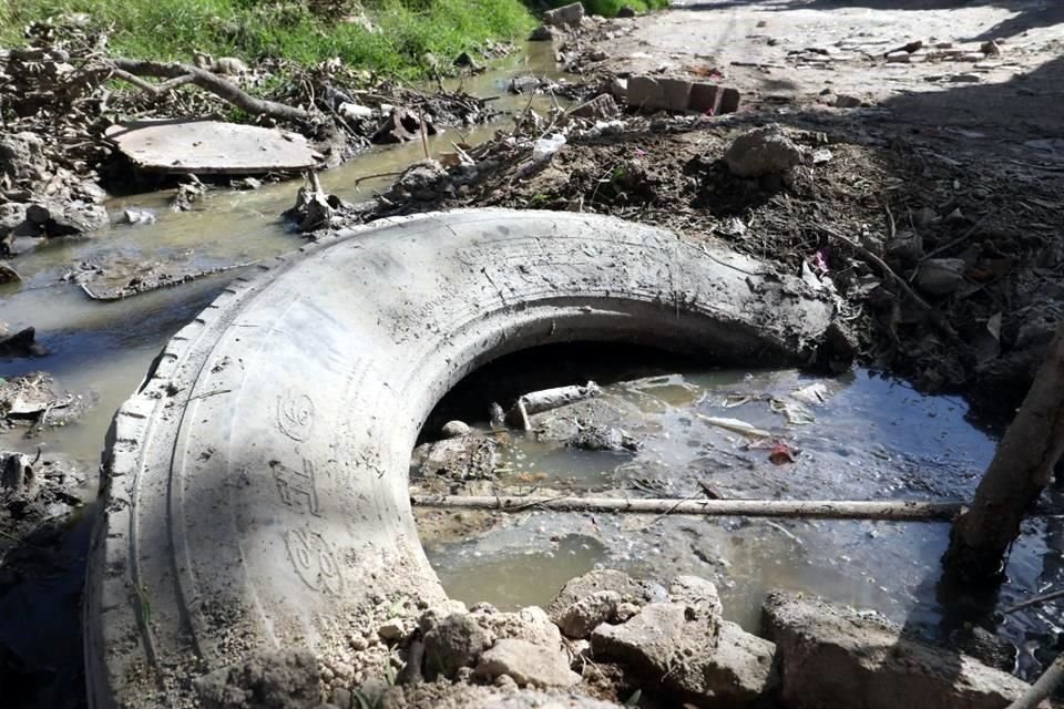 El cause de aguas negras se incorpora al Arroyo Seco, cuyo desbordamiento ocasionó la fuga.