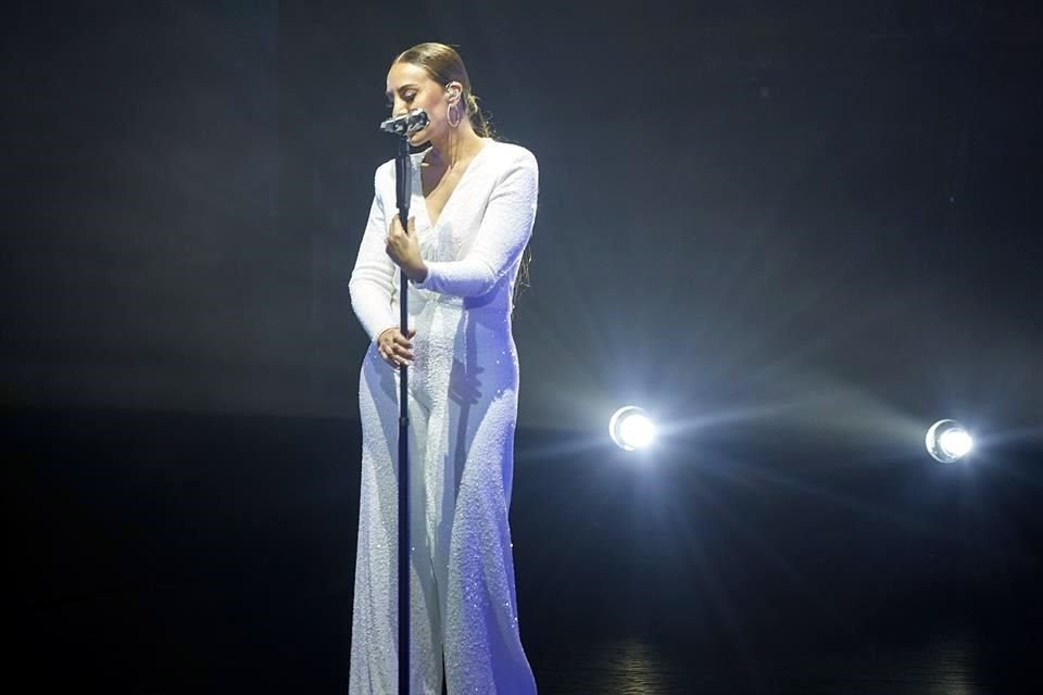 La cantante española abrió la segunda etapa de su gira 'Puro Minage' en Guadalajara, en el Telmex.