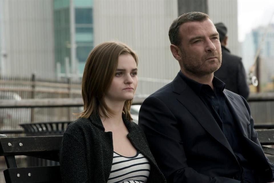 El camino de la familia de 'Ray Donovan' termina con una película sorpresa que responderá todas las dudas sobre la serie, por Paramount+. En foto, Kerris Dorsey (izq.) y Liev Schreiber (der.).