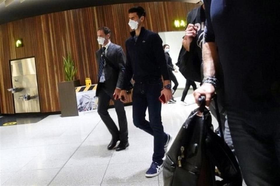 Novak Djokovic tuvo que dejar Australia por no estar vacunado contra el Covid-19.