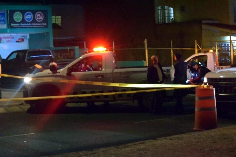 Un motociclista se impactó con una camioneta estacionada en la Colonia Real de Valdepeñas.