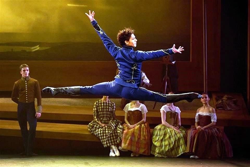 Isaac Hernández ensaya 'Raymonda' con el English National Ballet.