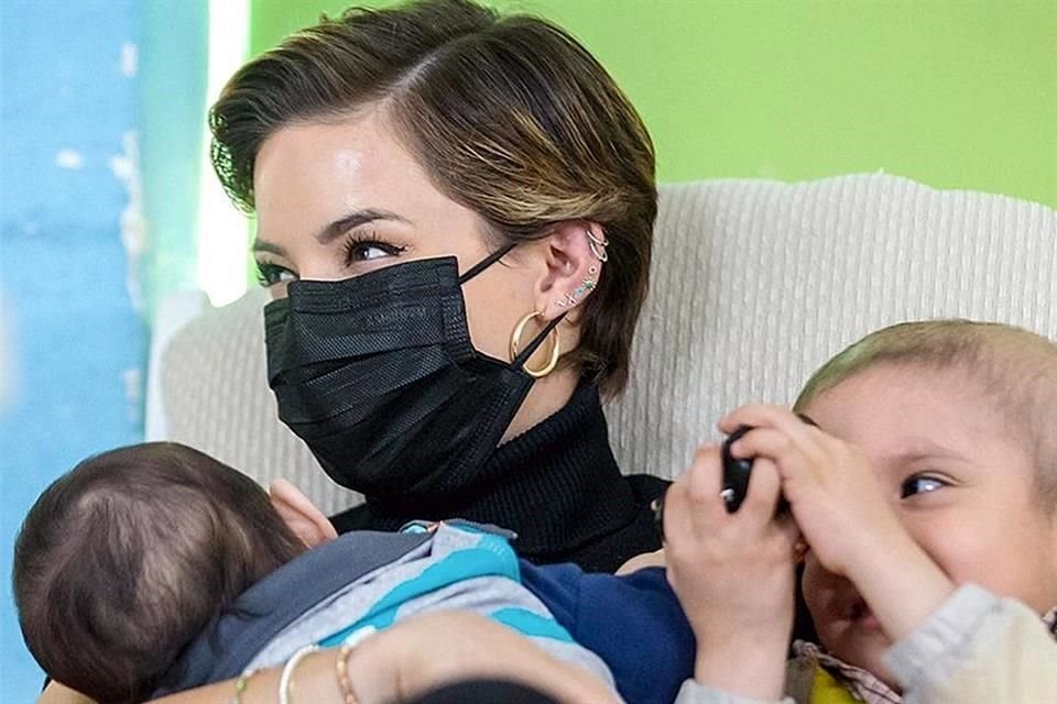 Mariana Rodríguez difundió imágenes con el bebé de Capullos.