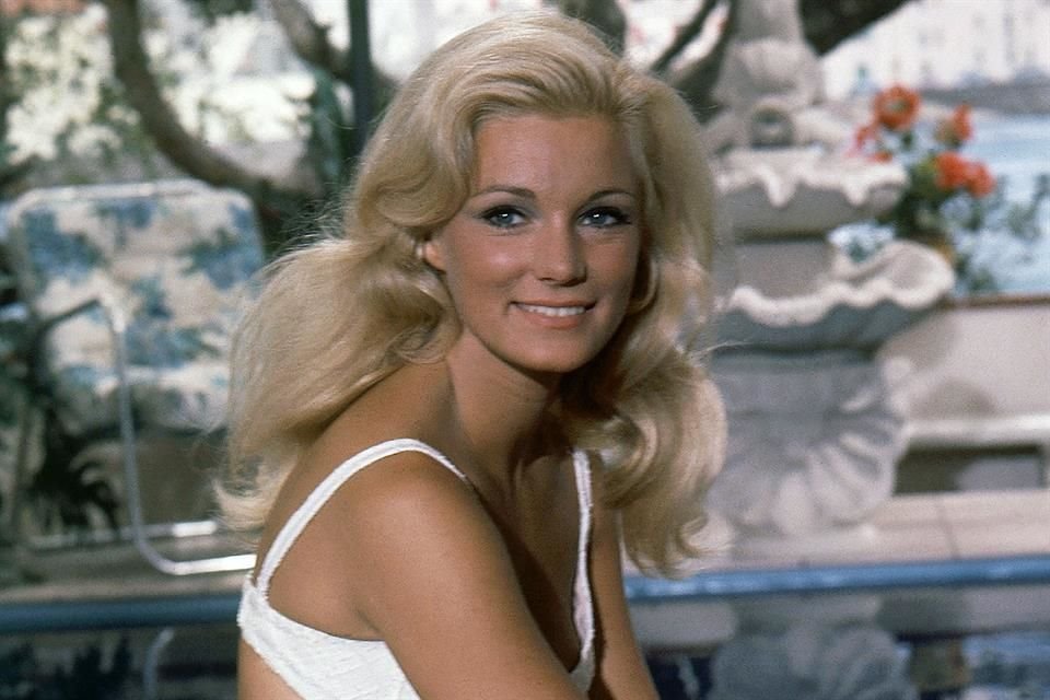 Yvette Mimieux, quien fuera una gran estrella en el cine de los años 60, murió a los 80 años años mientras dormía en su hogar en Los Ángeles.