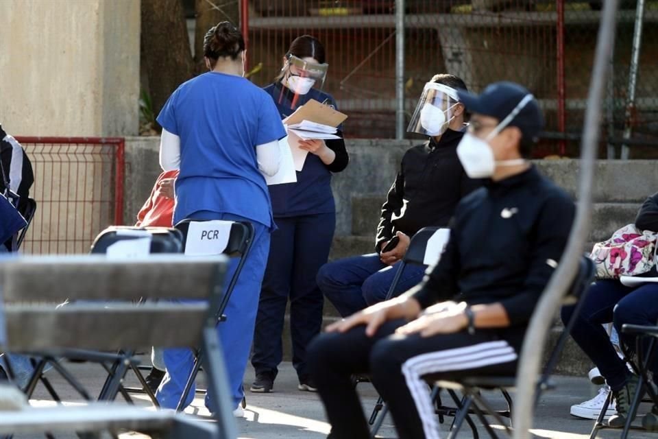 El Covid-19 no tiene freno; la Secretaría de Salud Jalisco (SSJ) reportó 2 mil 998 nuevos contagios, 102 más que ayer.