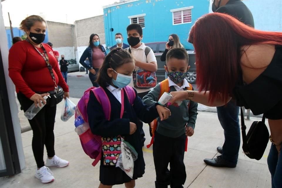 Al concluir la tercera semana presencial de clases, los casos activos de Covid-19 en menores de 3 a 14 años incrementó 64.45 por ciento. 