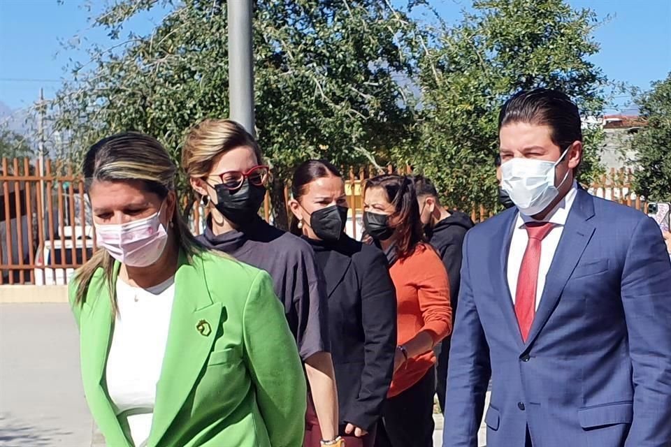 El Gobernador y su esposa, Mariana Rodríguez, acudieron ayer al Macrocentro Comunitario San Bernabé.