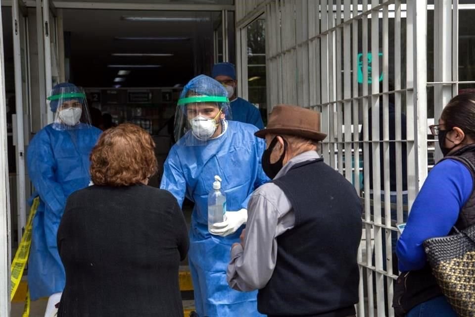 pAnte el incremento de personas que presentan síntomas y piden una prueba para detectar Covid-19, la Secretaría de Salud Jalisco (SSJ) reforzó la atención en el Call Center.