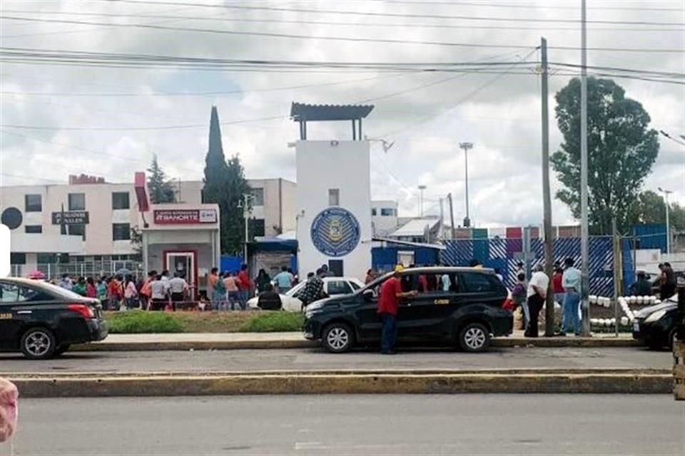 Fiscalía de Puebla informó que identificó a persona que depositó el cuerpo de un bebé en un contenedor en penal de Puebla, el cual fue exhumado de panteón en Iztapalapa