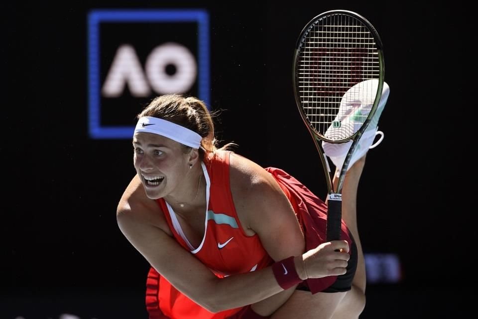 Sabalenka logró contrarrestar la situación a pesar de las 10 dobles faltas