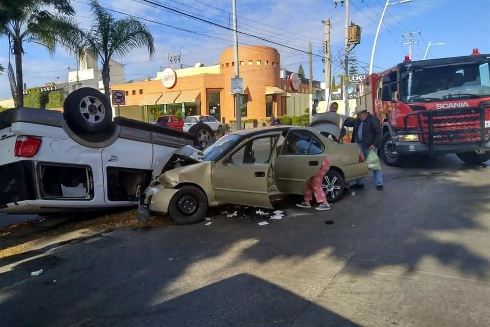 El accidente ocurrió en Avenida Ávila Camacho al cruce de la Calle Obelisco.