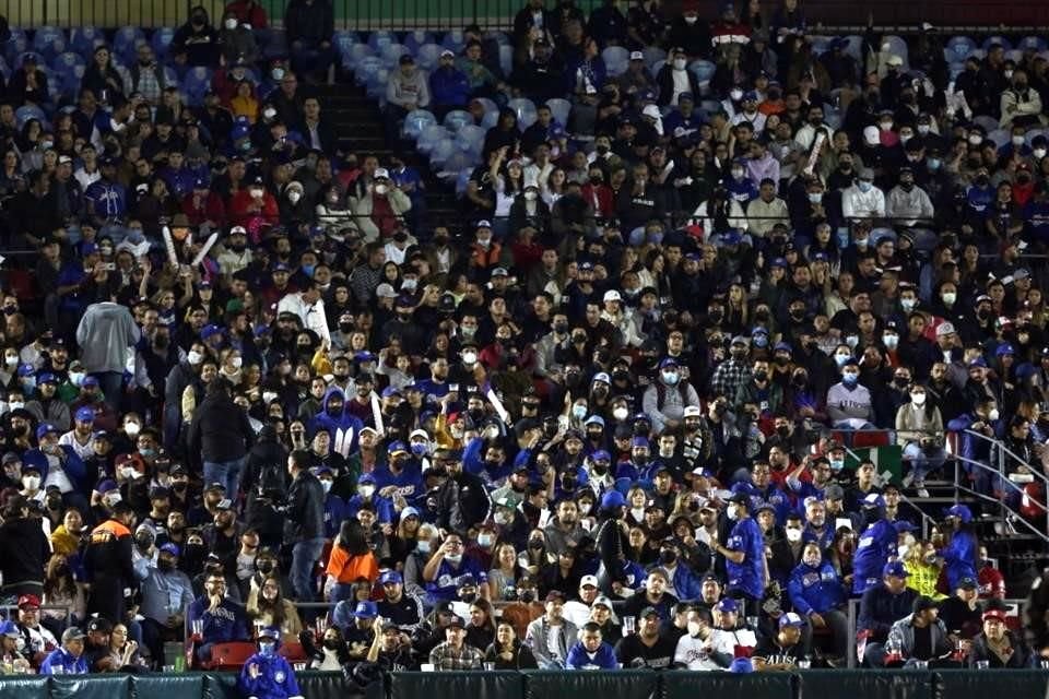 En el juego de anoche de los Charros el estadio lució prácticamente lleno.