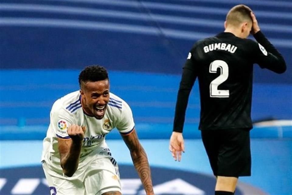 Eder Militao le ganó a su marcador y remató con la cabeza para evitar la derrota merengue.