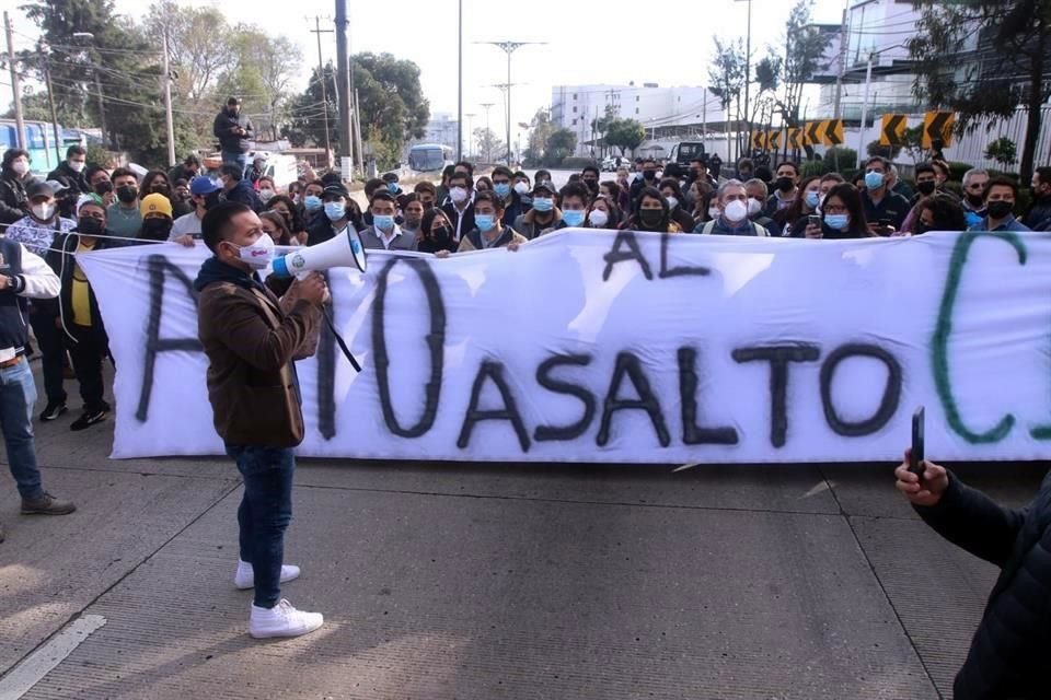 El cierre a la circulación, según reportes en redes, será por 56 minutos, aunque amagan con hacerlo por tiempo indefinido.