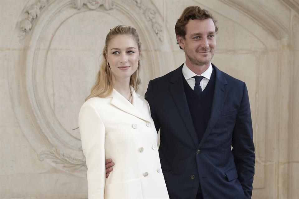 Miembros de la realeza de Mónaco como Beatrice y Pierre Casiraghi también estuvieron presentes en el desfile.