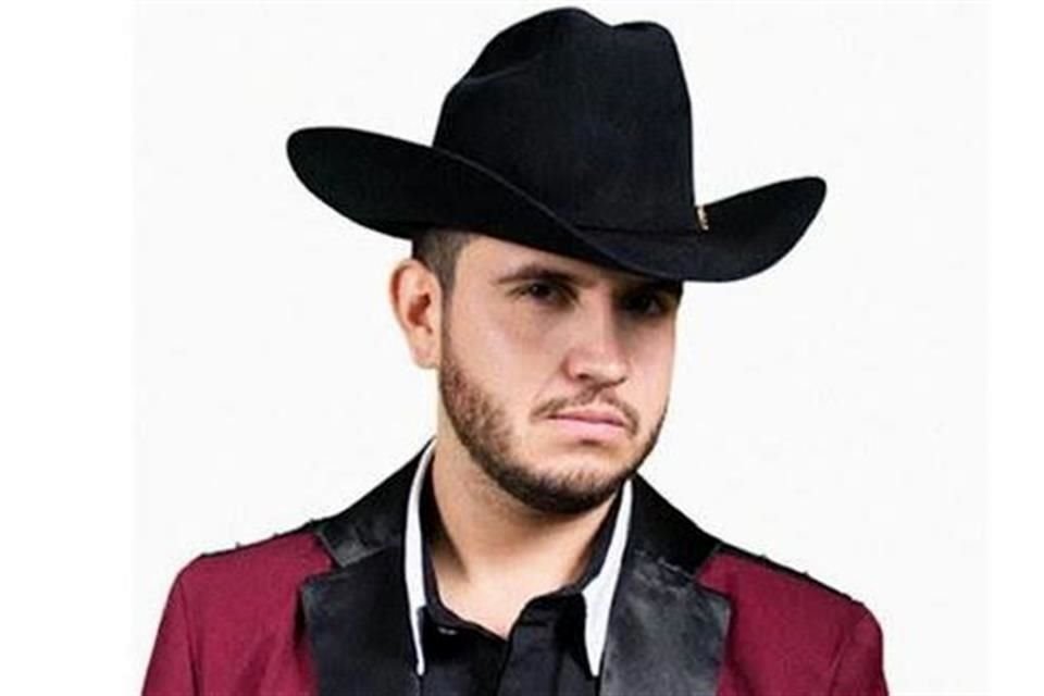 Edén Muñoz anunció su salida de Calibre 50 para dedicarse como solista.