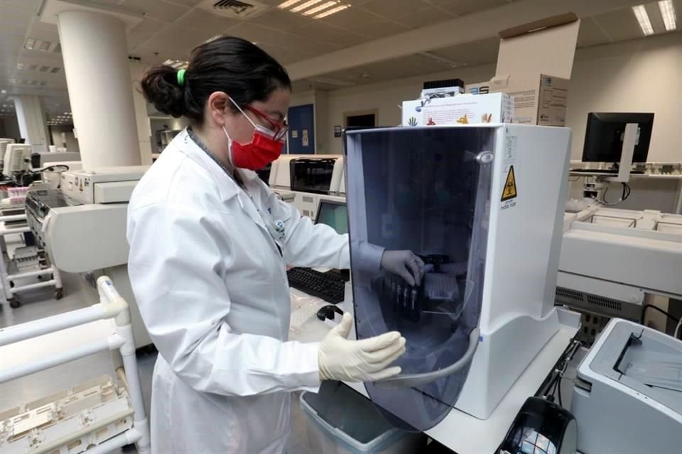 Los casos positivos confirmados superan los 4 mil, máximo histórico en la pandemia.