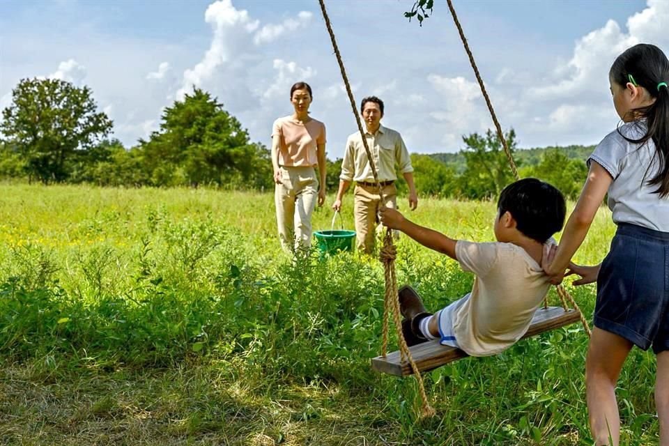 Estrena 'Minari', cinta con seis nominaciones en los premios Óscar, que evoca la niñez del director Lee Isaac Chung, en una granja en los años 80.