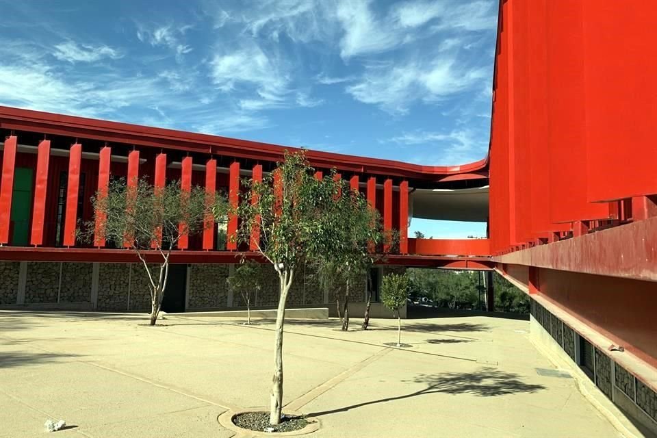 Centro de Desarrollo Comunitario en la Colonia Sánchez Taboada, en Tijuana, otra de sus obras.