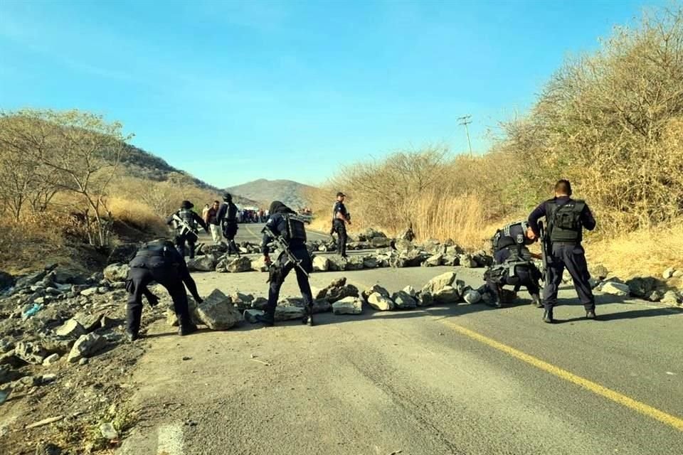 El párroco Gilberto Rojas señaló que elementos del Ejército no salen a patrullar y se la pasan dentro del cuartel.
