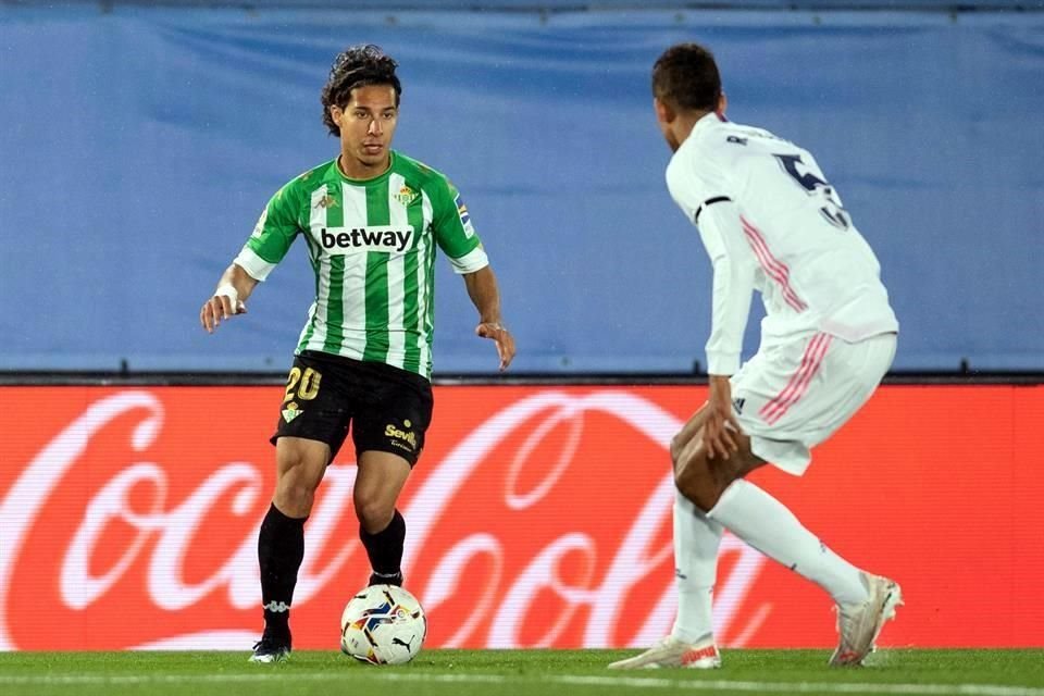 Diego Lainez volvió loca a la defensa del Madrid.
