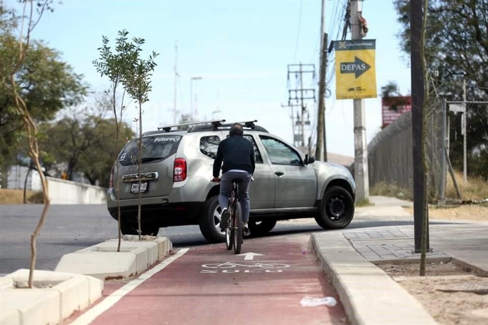 Ciclovías truncas, sin señalizaciones y en varios tramos invadidas por vehículos y peatones... ese es el escenario de riesgo al que se enfrentarán ciclistas con el lanzamiento de Mi Macro Periférico.