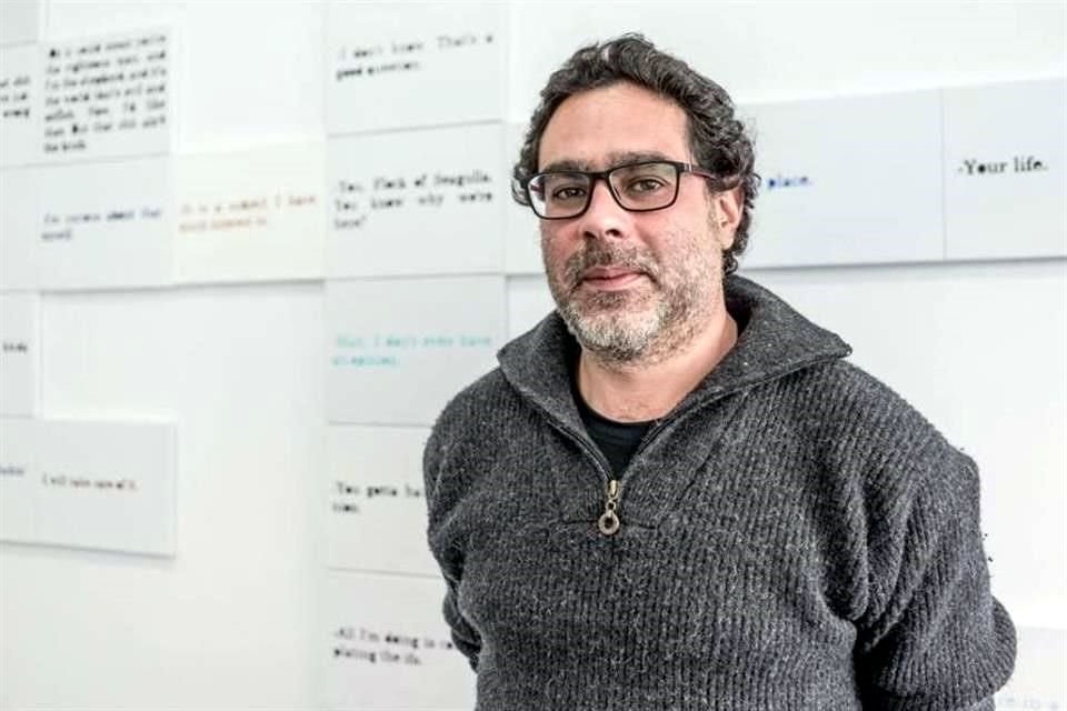 El artista regiomontano Octavio Abúndez expone las piezas con las que comenzó a trabajar previo a la pandemia.