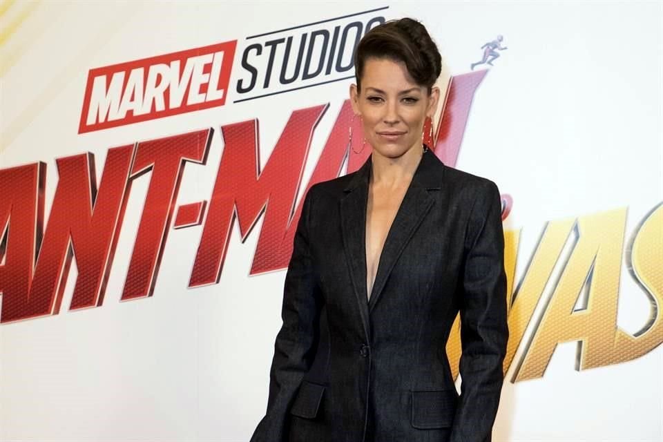 Evangeline Lilly, actriz de 'Lost', participó en una protesta contra vacunación obligatoria; pide respetar la 'soberanía corporal'.