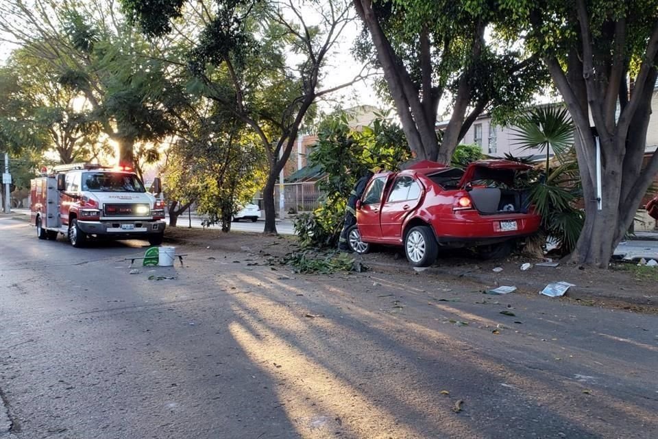 De acuerdo con testigos que presenciaron la escena, el conductor iba a exceso de velocidad.