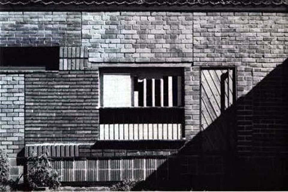 A Hugo Alvar Henrik Aalto (1898-1976) se le equipara así con figuras como Le Corbusier, Mies van der Rohe y Gropius.