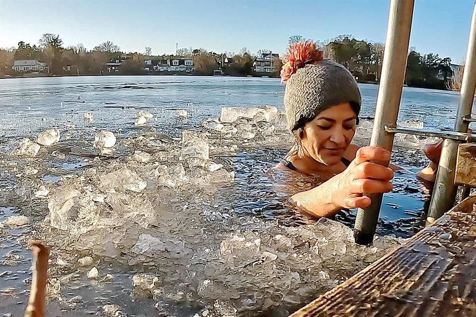 Cuapio participar en una competencia en un gran lago de Suecia en tres categoras: 25 metros crol, 25 metros pecho y relevos 4 por 25 metros.