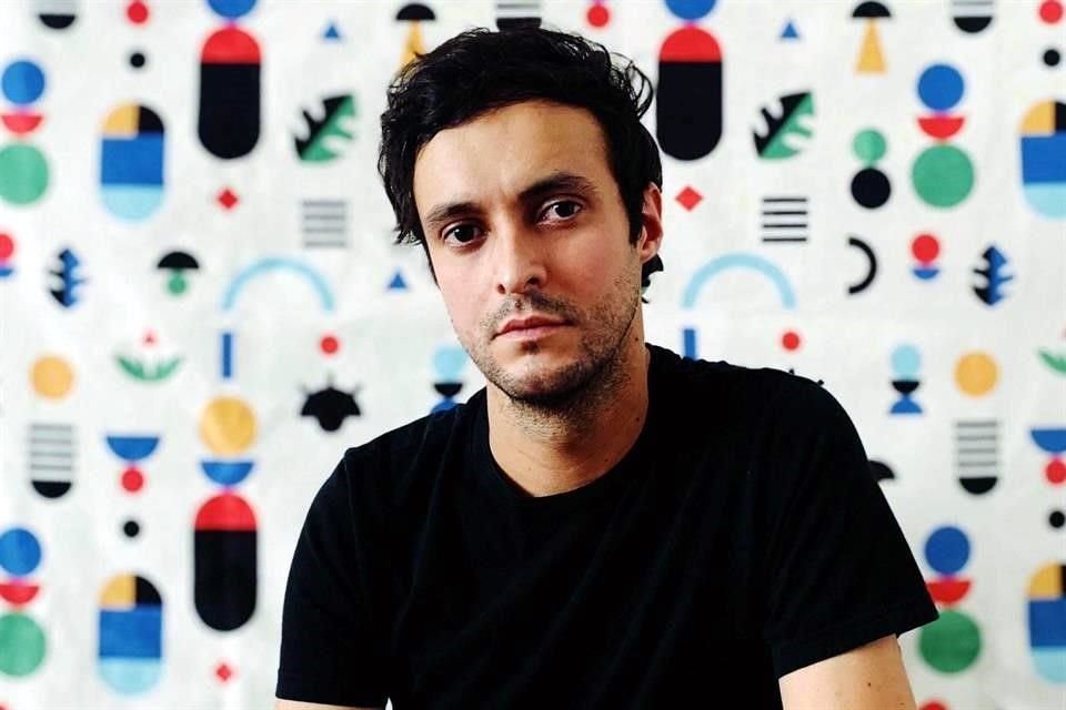 Álex Siordia es diseñador industrial, ilustrador y artista.