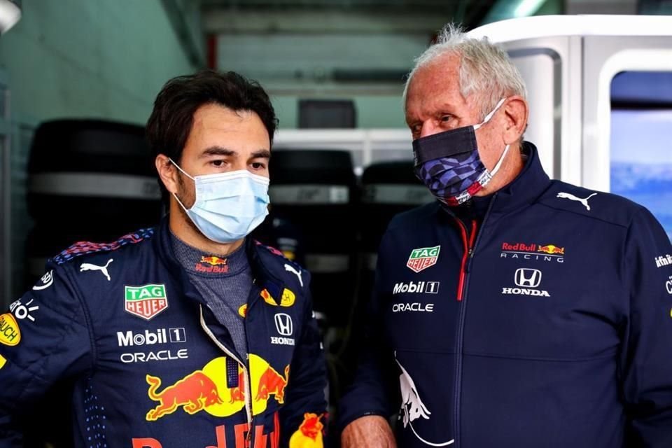 Checo Pérez con Helmut Marko.