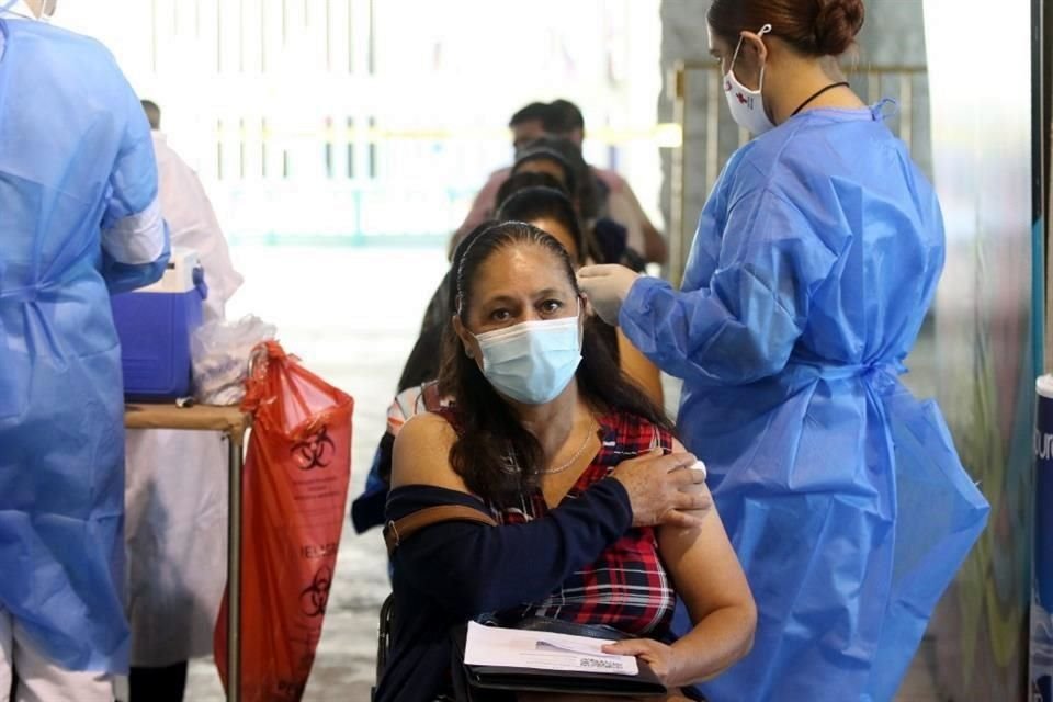 Algunos de los docentes incluso se vacunaron con marcas de otros biológicos.
