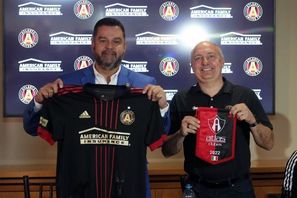 Víctor Flores, vicepresidente del Tepa, le dio la bienvenida al  Atlanta United, de la MLS, que tendrá su pretemporada en Guadalajara.
