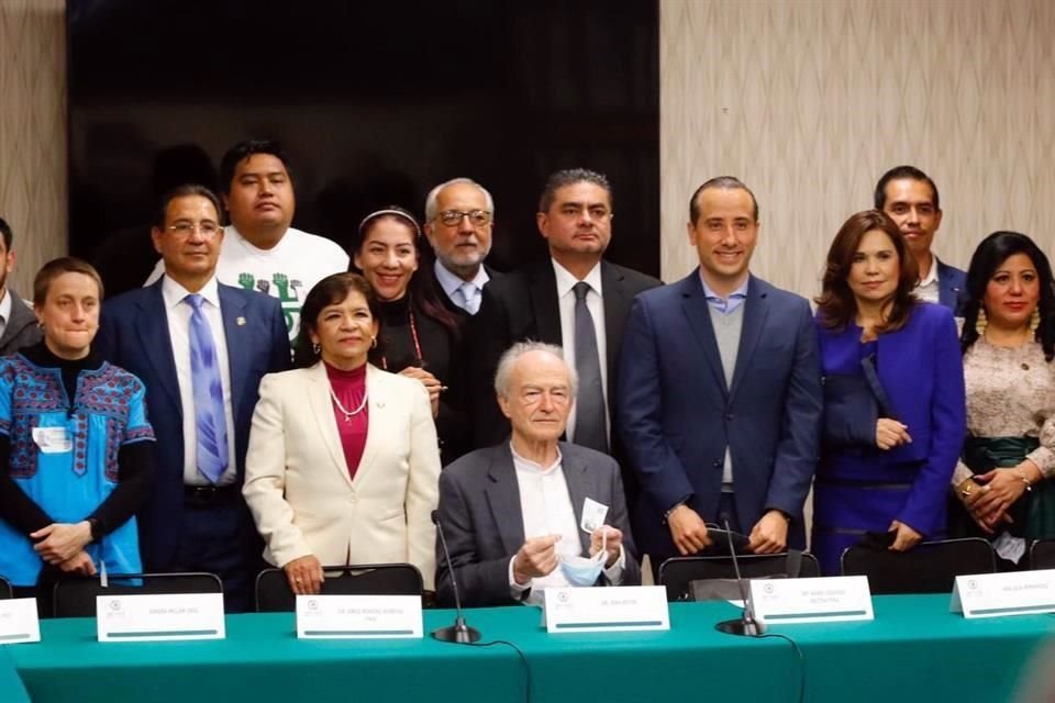 Docentes y alumnos se reunieron en el Palacio Legislativo de San Lázaro con integrantes de la comisión de Ciencia y Tecnología.