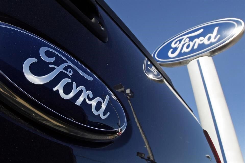 Ford pronosticó que sus ganancias para el tercer trimestre sean ahora de entre mil 400 millones y mil 700 millones de dólares, antes de intereses e impuestos.