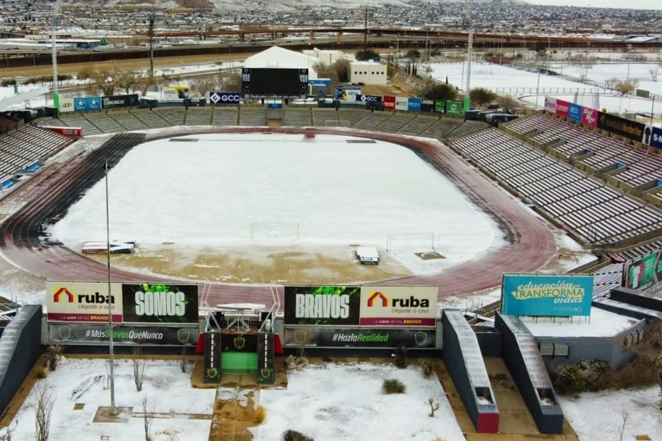 Este jueves la cancha del recinto amaneció cubierta por la nieve y los pronósticos climáticos son los mismos para el fin de semana. 