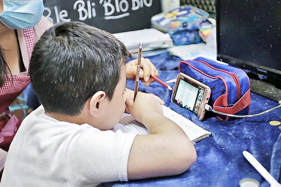 Del 7 al 11 de febrero se detectaron en Jalisco 911 casos activos de Covid en niños de 3 a 14 años, de los cuales 821 viven en el AMG.