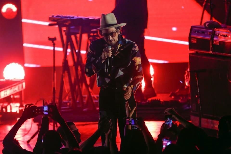 Zoé, la banda liderada por León Larregui, el sexto concierto de su gira 2022, la cual marca su regreso a los escenarios mexicanos.