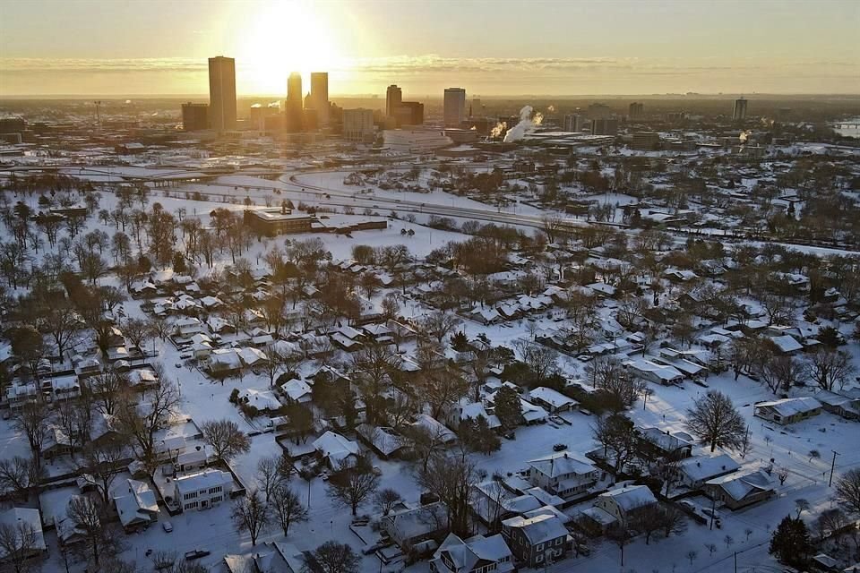 La tormenta de nieve dejé sin energía a más de 350 mil hogares y negocios desde Texas hasta el valle de Ohio.