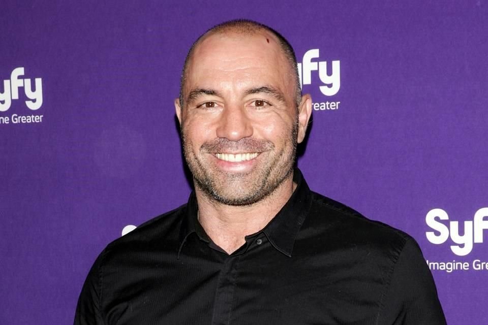 El podcaster Joe Rogan, famoso por su postura antivacunas, regresó a Spotify tras una semana de controversia.