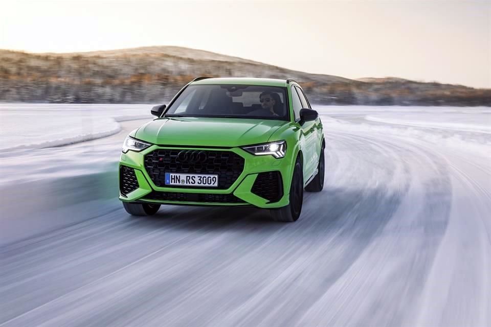 Cuenta con el motor 5 cilindros 2.5 litros turbocargado que encontramos en otros modelos de la gama como TTRS Y RS3.