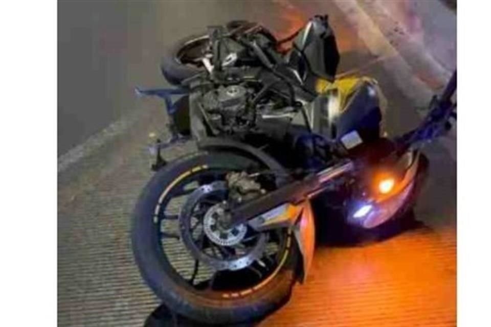 En El Briseño, un hombre de alrededor de 30 años derrapó de su motocicleta, al chocar con un machuelo.