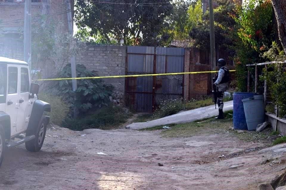 El afectado fue reconocido por varios familiares que llegaron al sitio, aparentemente era un vecino de la zona.